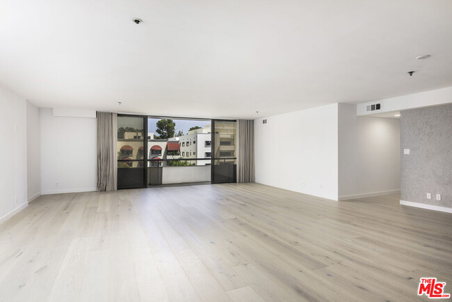 Building Photo - 10660 Wilshire Blvd