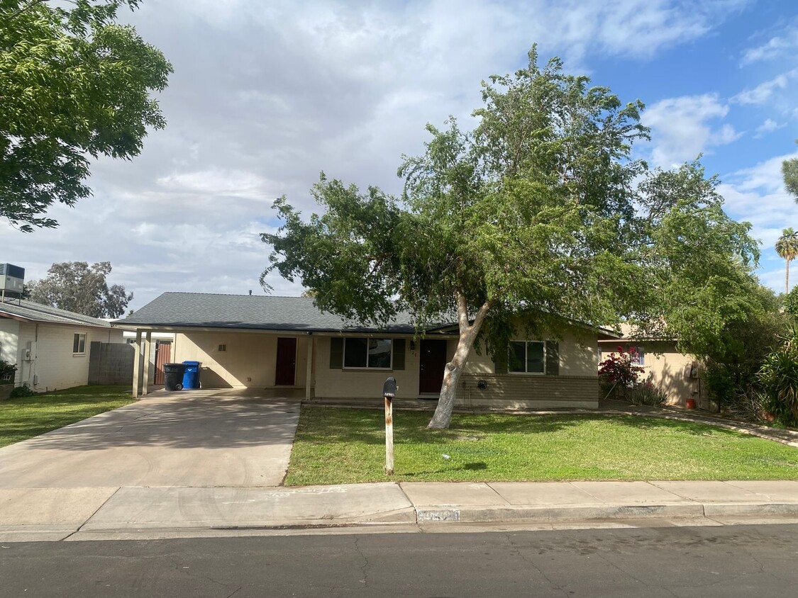 Foto principal - Charming 3 Bed/2 Bath w/Pool in Great Mesa...