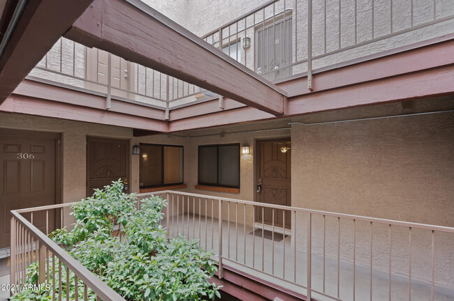 Building Photo - 17 E Ruth Ave