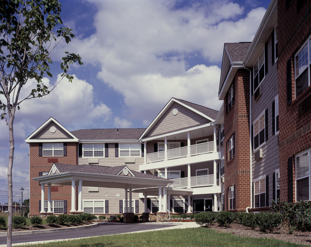 Primary Photo - Studevan Apartments