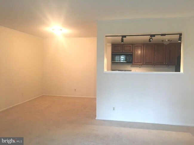 Building Photo - 310 Drummers Ln