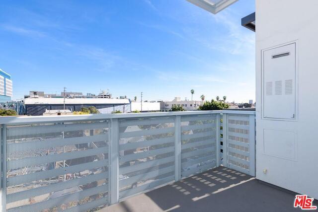 Building Photo - 1439 Tamarind Ave