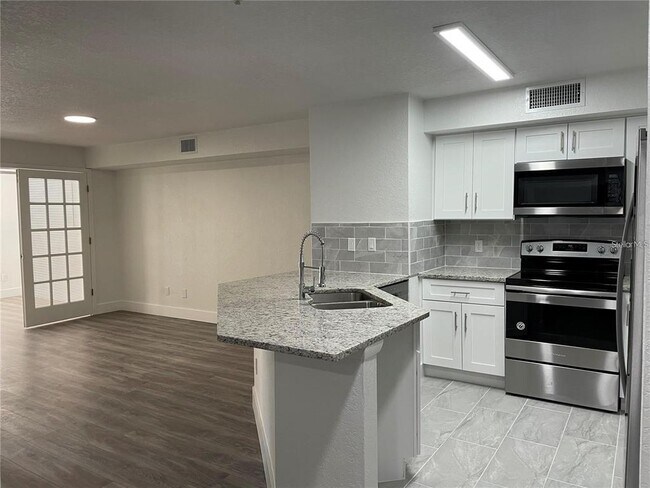 Building Photo - 824 Camargo Way