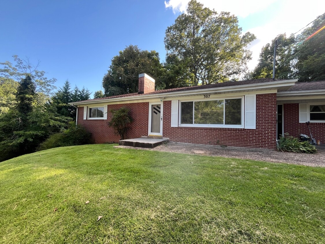 Primary Photo - 307 Forest Hills Dr