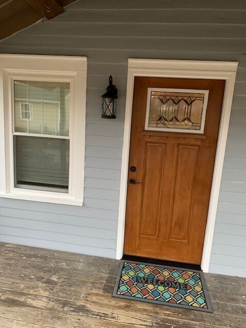 Puerta estilo artes y manualidades - 607 W Duncan Dr