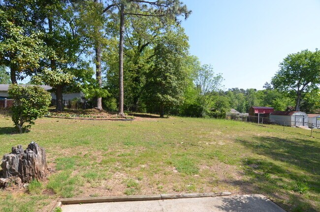 Building Photo - Three Bedroom Home in North Augusta