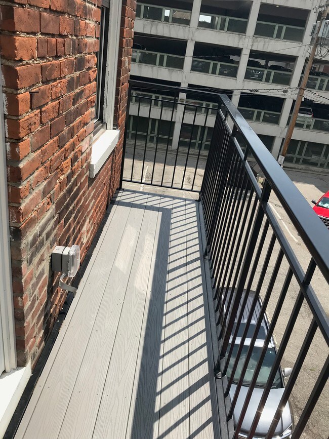 Foto del edificio - 11 E 5th St