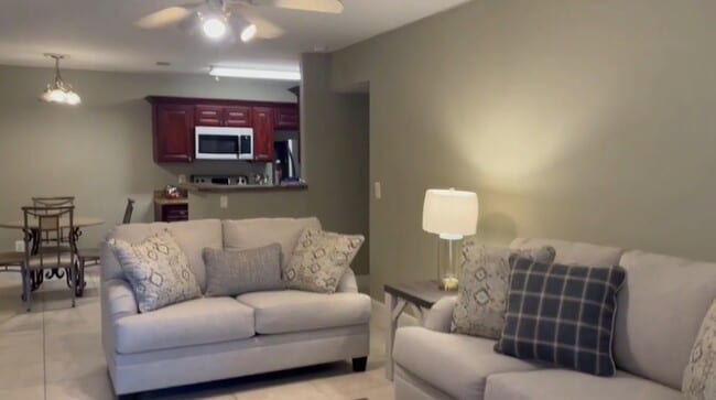 Building Photo - 897 Fording Island Rd