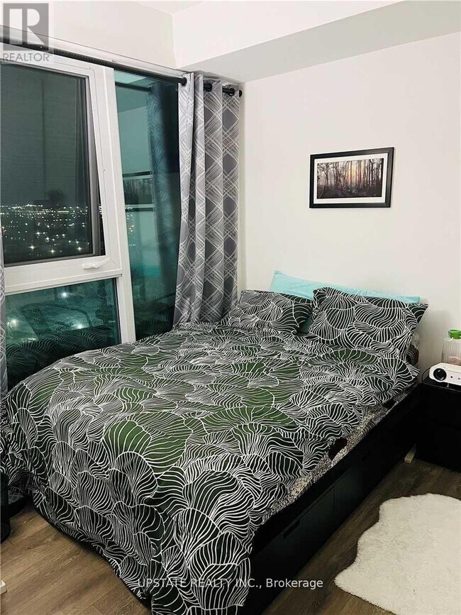 Building Photo - 898 Portage Pkwy