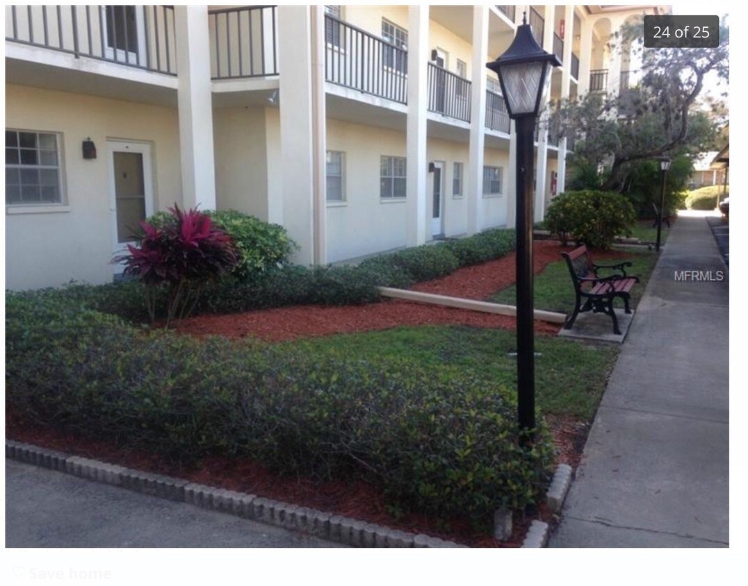 1 dormitorio con vista al hermoso lago. - 3850 13th Ave N