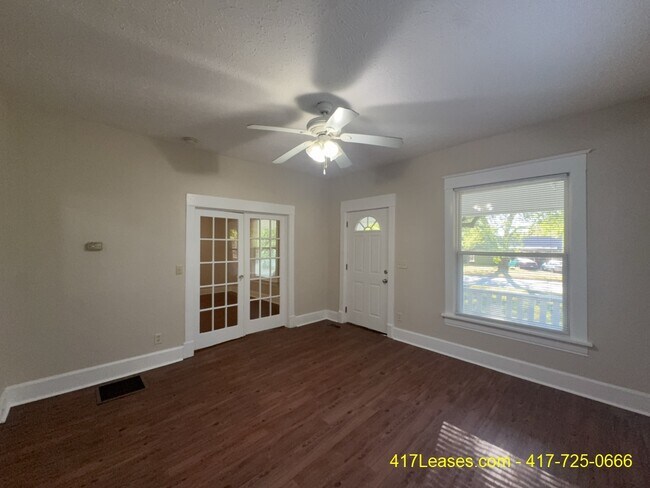Foto del edificio - 2222 N Johnston Ave