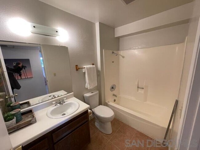 Foto del edificio - 2 Bedroom Condo in Mission Valley!