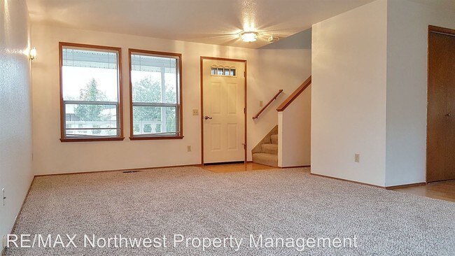 Building Photo - 542 Pleasant Hill Dr NE