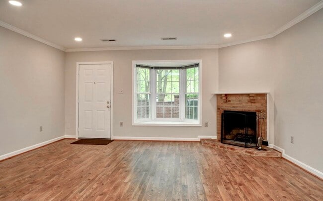 Building Photo - 2510 Fairfax Dr