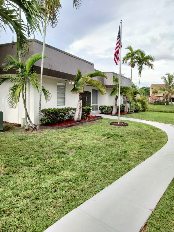 Primary Photo - 10395 N Kendall Dr