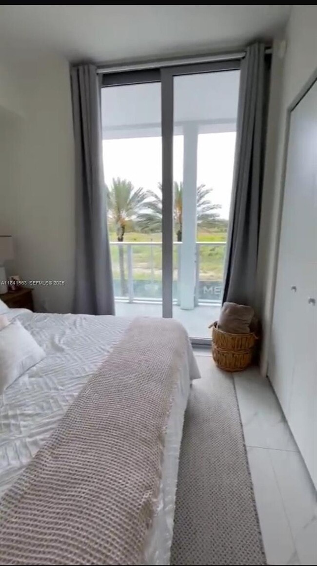 Building Photo - 2000 Metropica Wy