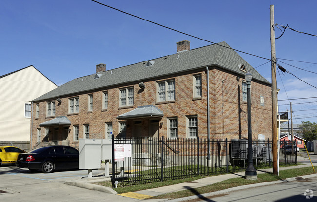 Building Photo - River Garden Historic Apartments