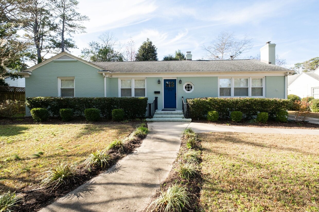 Fully furnished- Beautiful Forest Hills Home - Fully furnished- Beautiful Forest Hills Home