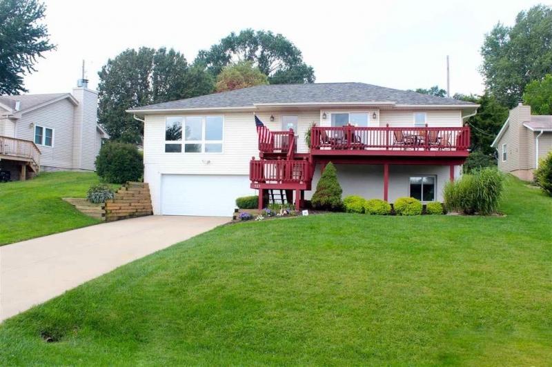 923 Beaver Lake Blvd, Plattsmouth, NE 68048 House Rental in