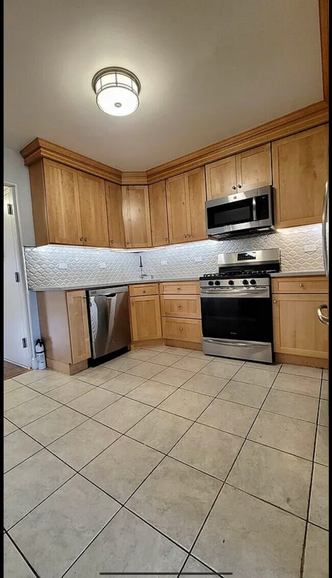 Foto del edificio - 2431 43rd St