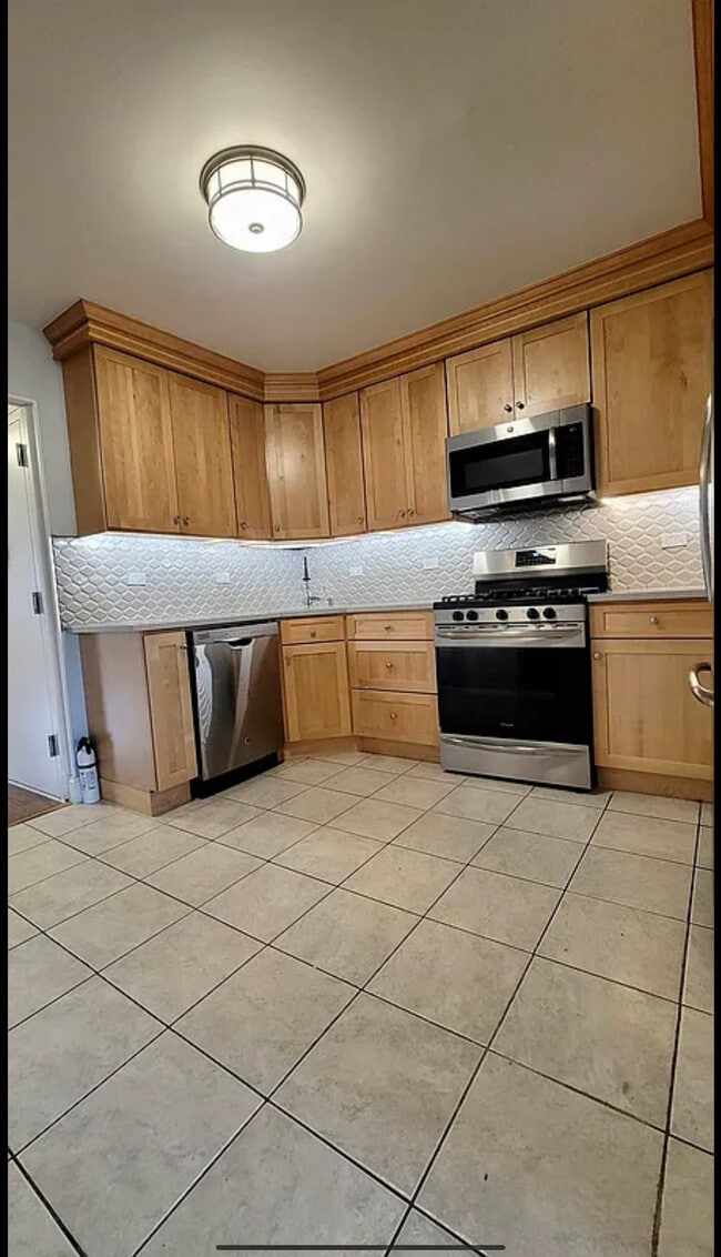 Building Photo - 2431 43rd St