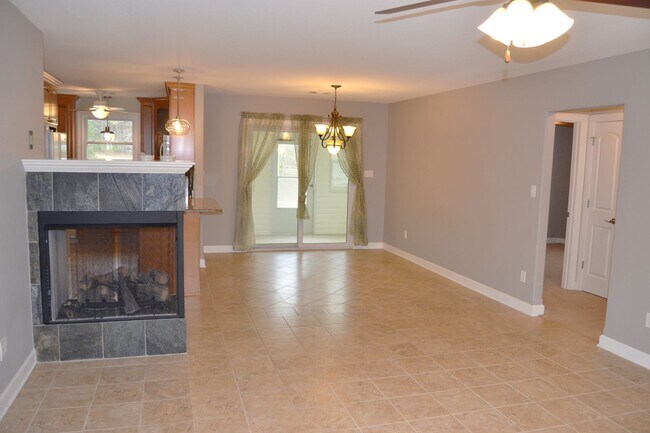 Foto del edificio - East Gate Area | Home | Unfurnished