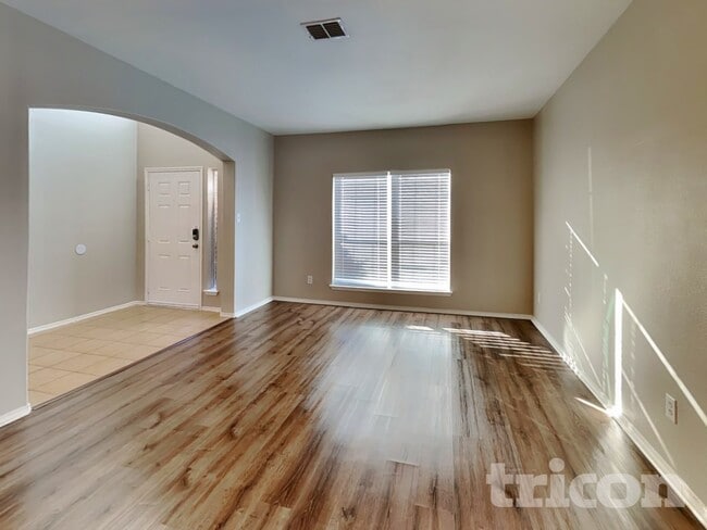 Foto del edificio - 2784 Sweetbriar Ln