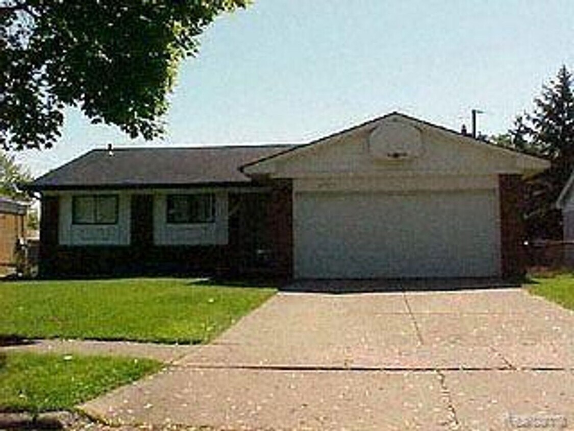 Foto principal - 29920 Marshall St