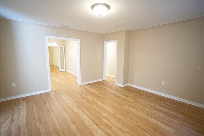 Building Photo - 1424 E Park Cir