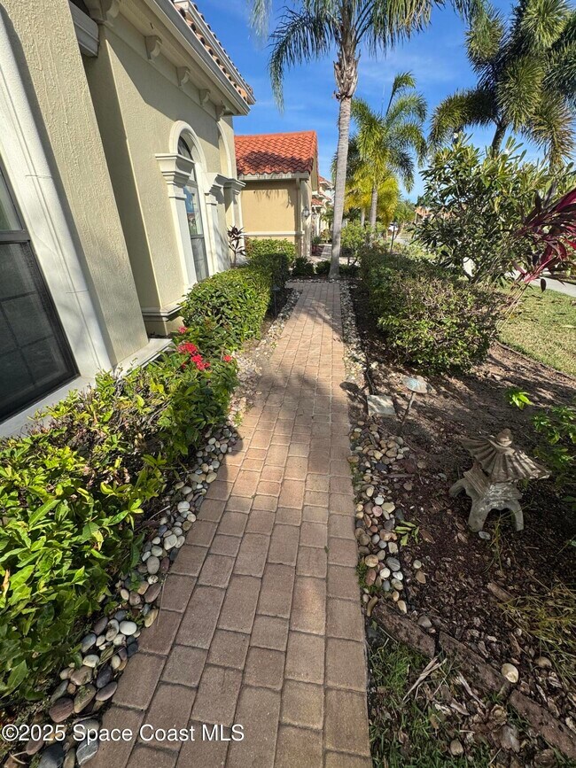 Foto del edificio - 3168 Lamanga Dr