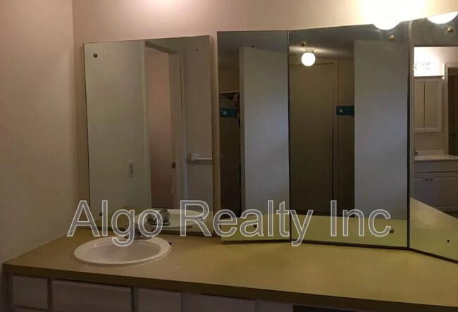 Foto del edificio - 6050 Wentworth Ave