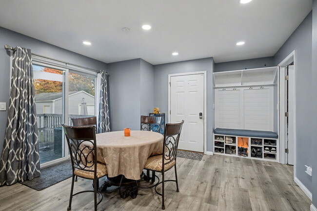 Building Photo - 2208 Root St