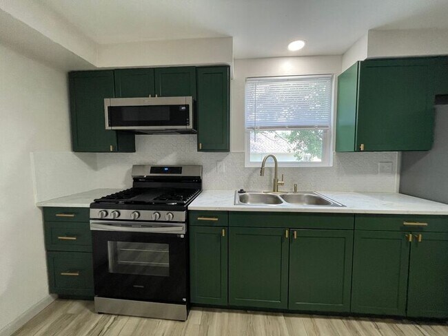Foto del edificio - 2137 Woodford St