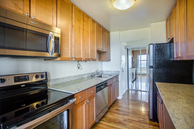 Cocina Sheridan Tower - Sheridan Tower - 5650 N Sheridan Rd
