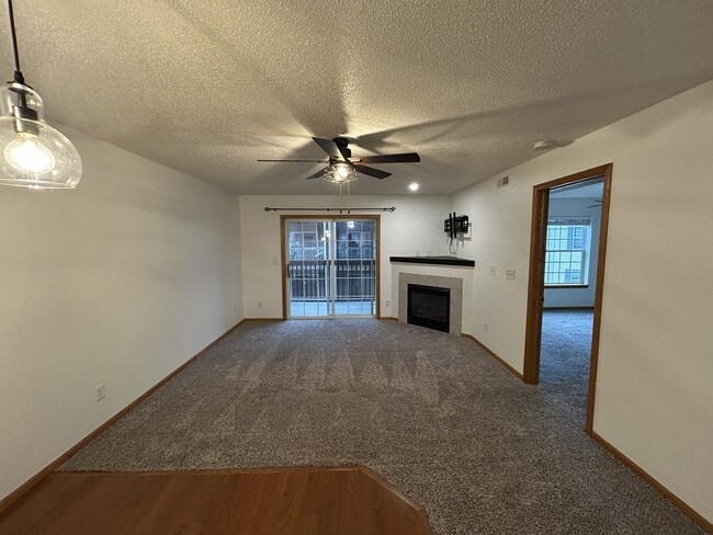 Living - 80 Cherry Ct