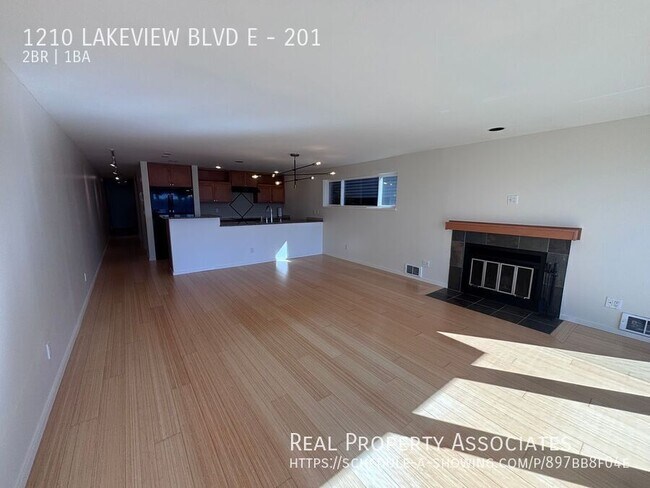 Foto del edificio - 1210 Lakeview Blvd E