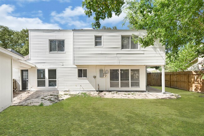 Foto del edificio - 14823 Elmont Dr