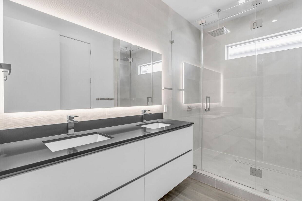This beautiful new townhome or rentoffers... - This beautiful new townhome  or rentoffers...
