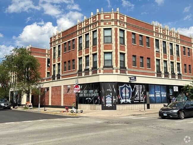Building Photo - 2737 N Spaulding Ave