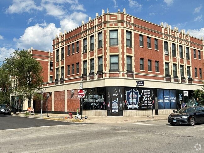 Building Photo - 2737 N Spaulding Ave