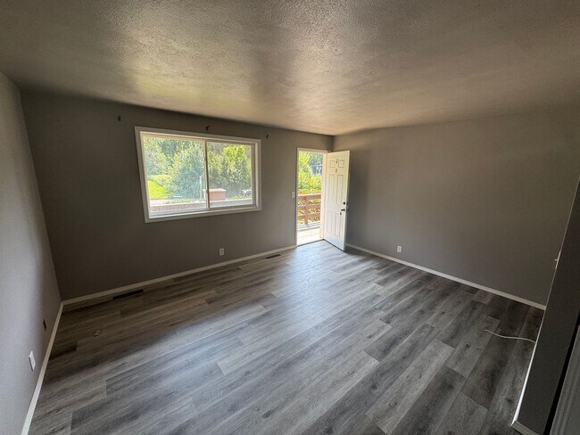 Foto del edificio - 213 Sunnyridge Ct