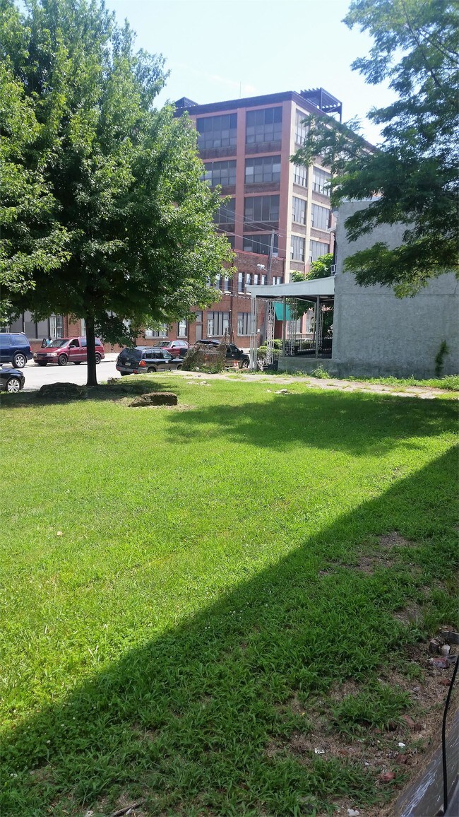 Building Photo - 5104 Parkside Ave