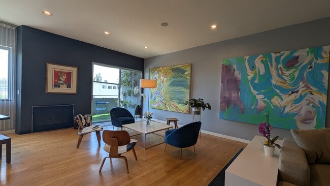 Sitting Area - 7121 Hillside Ave