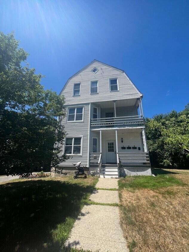 Foto principal - 163 W Boylston Dr