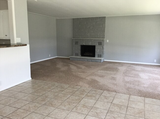 Foto del edificio - 565 E Chadwick Dr