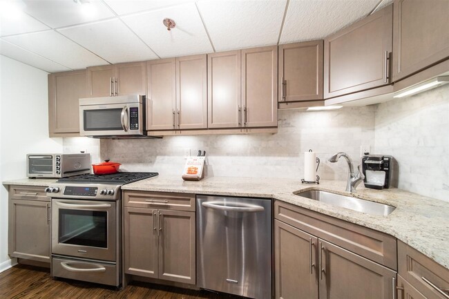 Building Photo - 227 Christopher Columbus Dr