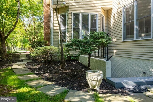 Foto del edificio - 4705 Rippling Pond Dr