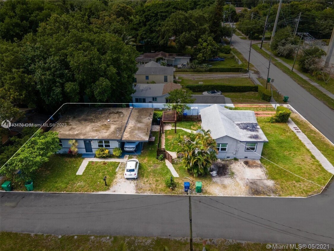 438 NW 93rd St Unit 438, Miami, FL 33150 Room for Rent in Miami, FL