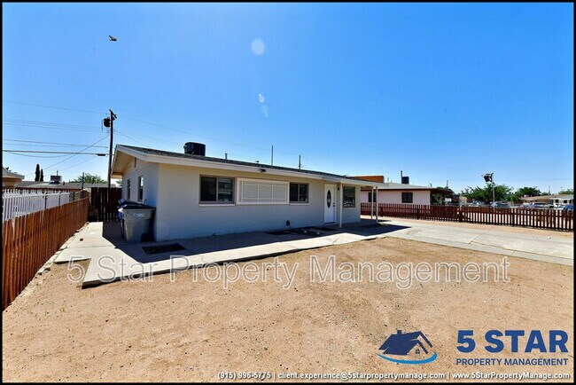 Foto del edificio - 10324 Newport Dr