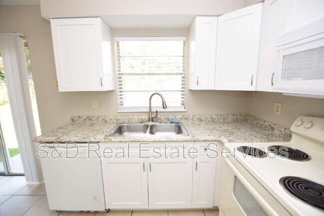 Foto del edificio - 1212 Waterview Blvd W